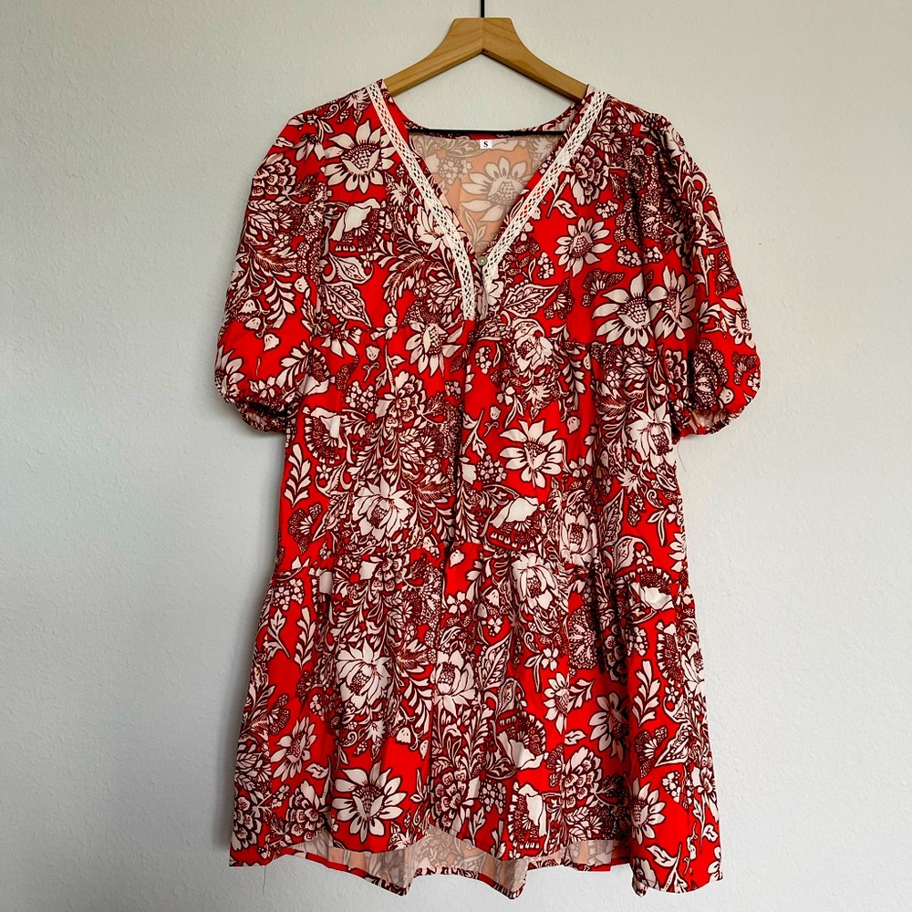 Small orange and white floral print lace trim smock dress